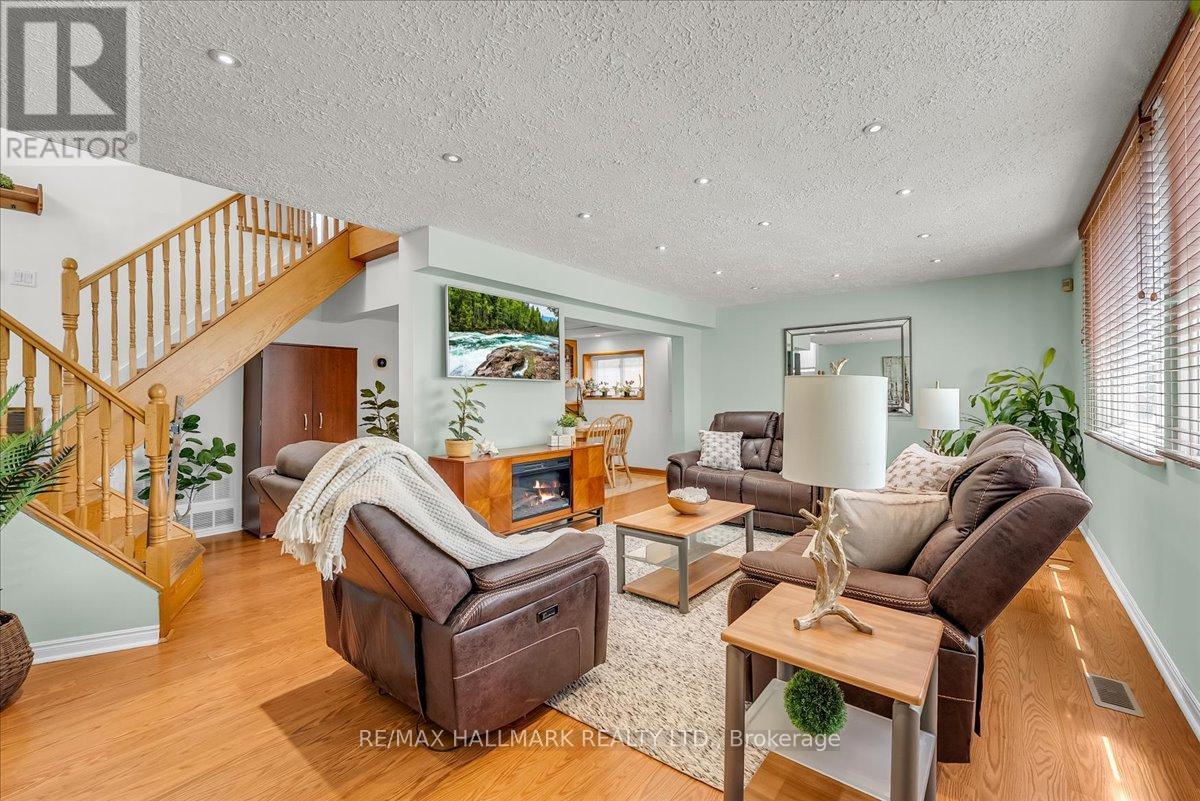 433 Seabourne Drive, Oakville, Ontario  L6L 4E9 - Photo 4 - W13523556