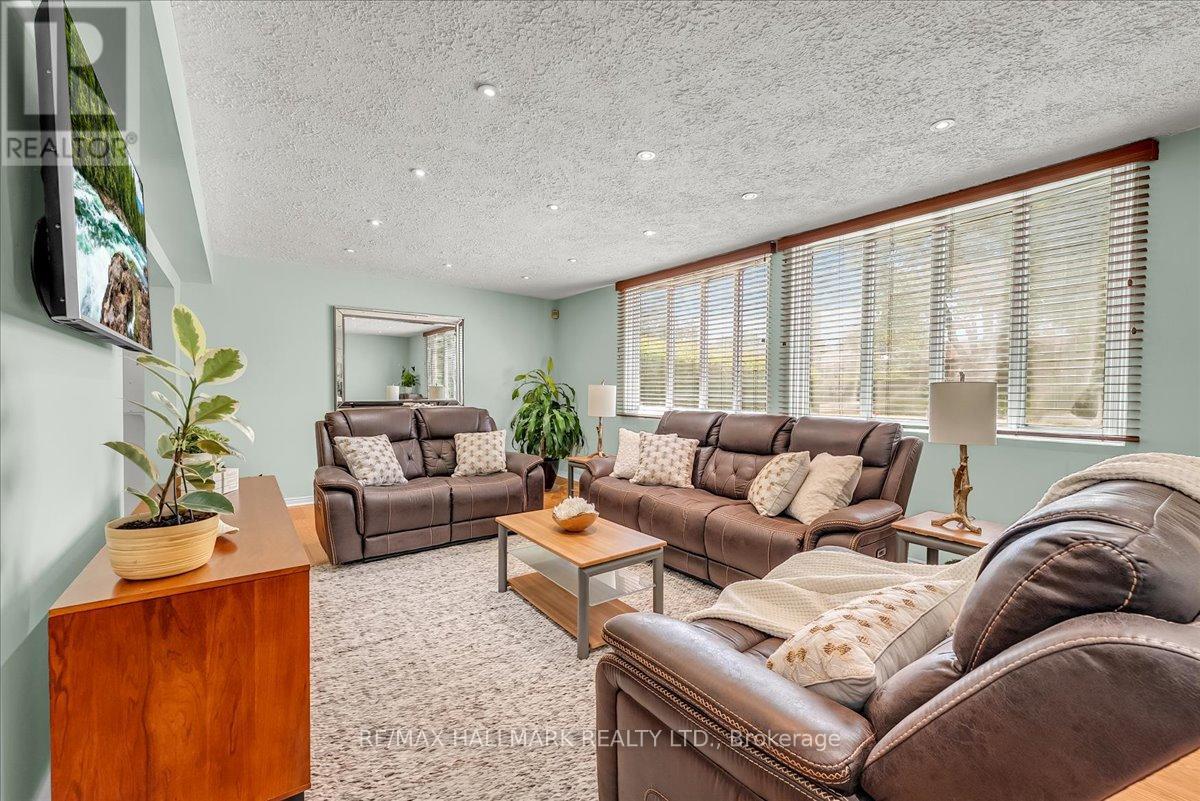 433 Seabourne Drive, Oakville, Ontario  L6L 4E9 - Photo 5 - W13523556