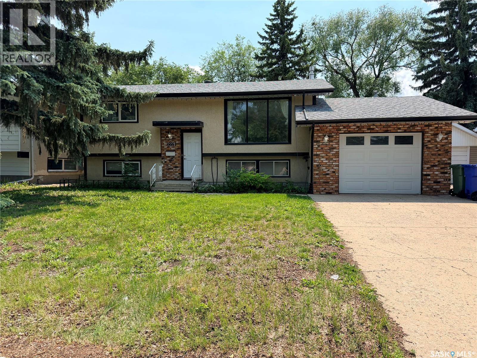 2221 BEDFORD AVENUE E, Regina