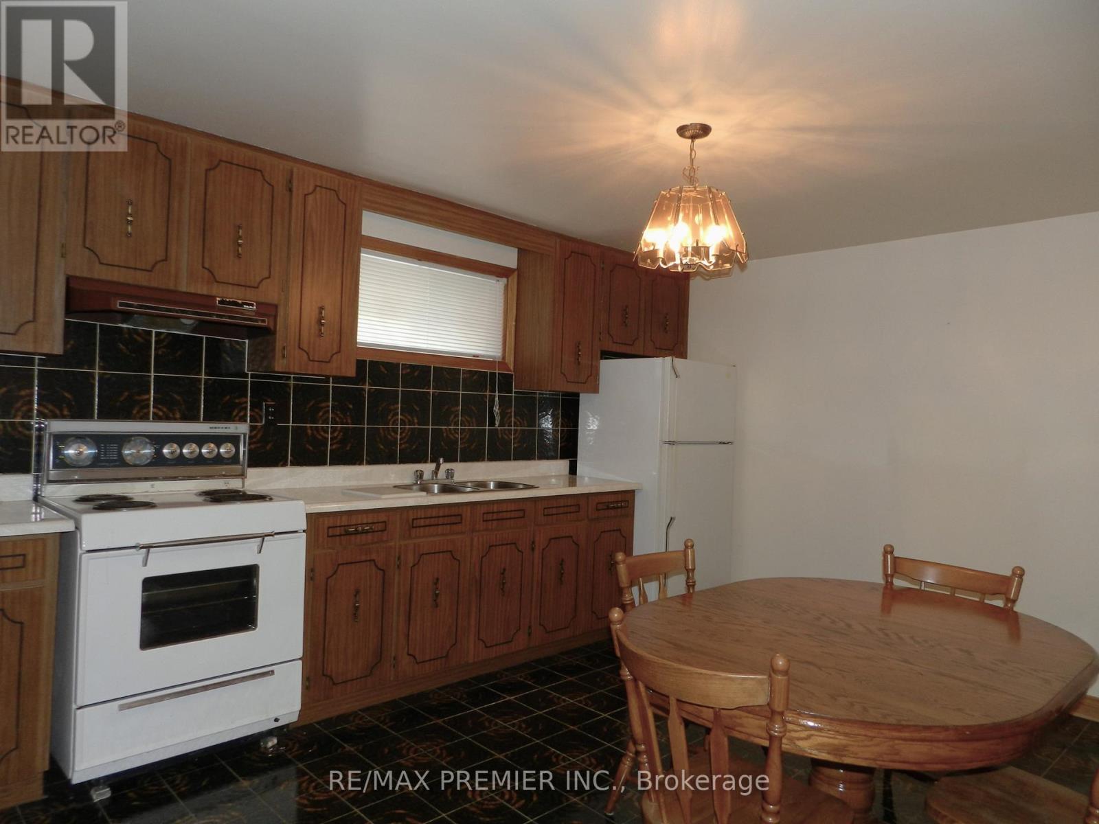 36 Willis Road, Vaughan, Ontario  L4L 2S2 - Photo 3 - N13523600