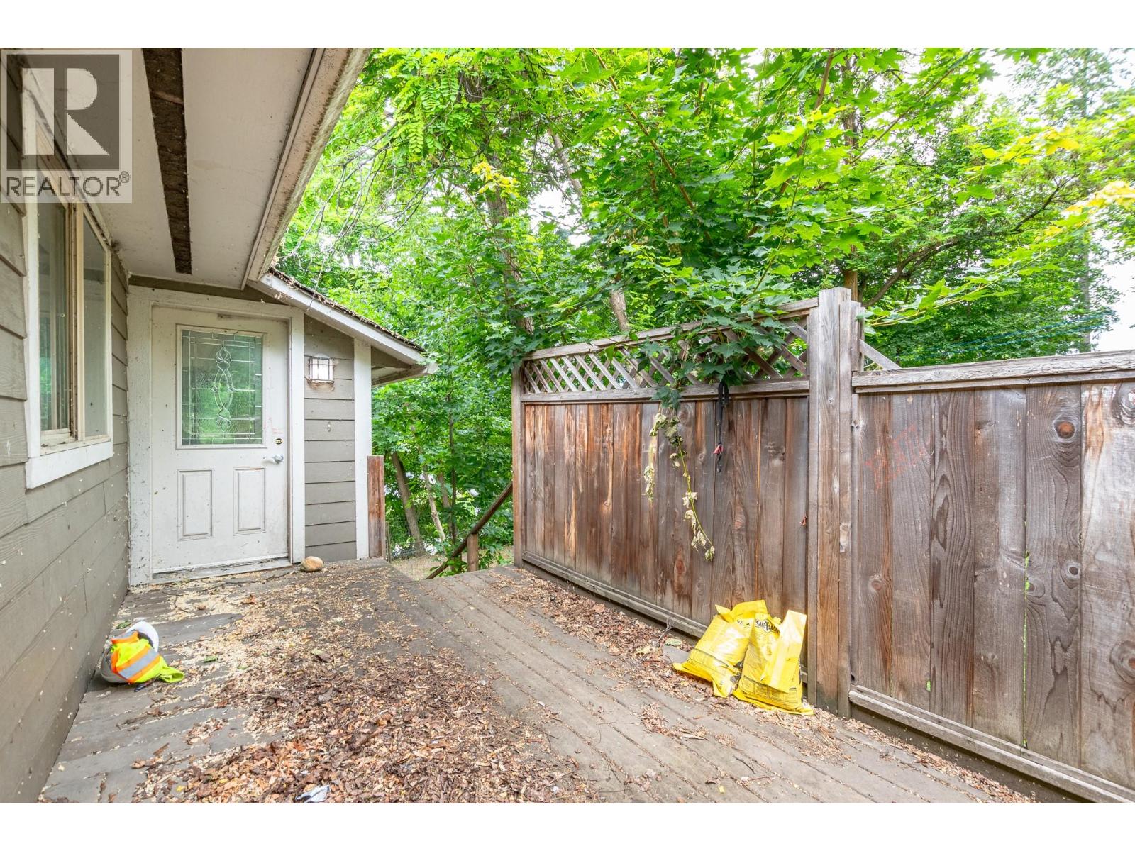 630 5 Street SE, Salmon Arm, British Columbia  V1E 4G2 - Photo 32 - 10393351