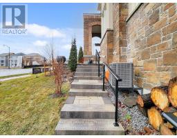 86 MURRAY LEONARD LANE, East Gwillimbury, Ontario