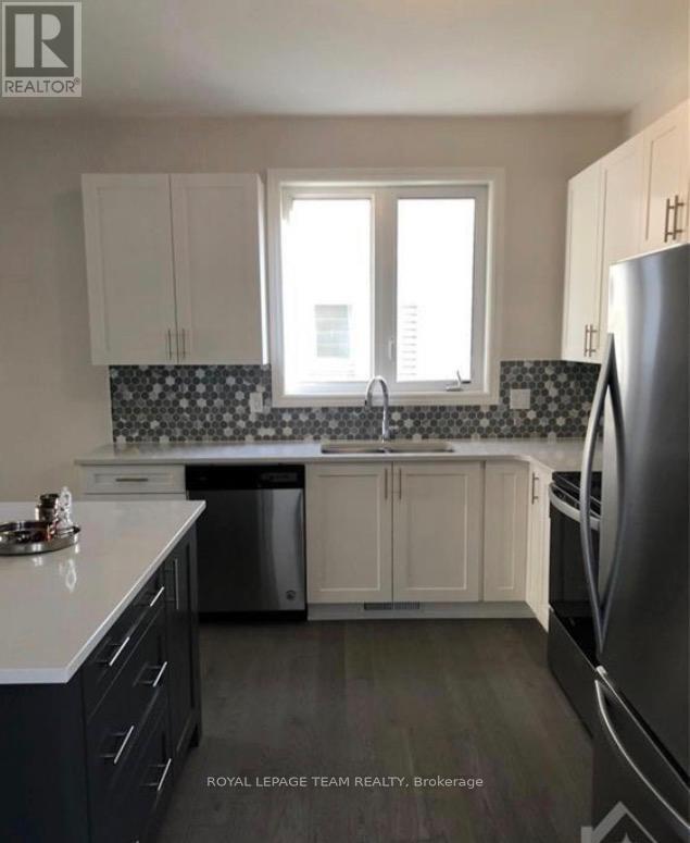514 Loury Row, Ottawa, Ontario  K1W 0M7 - Photo 2 - X13523672