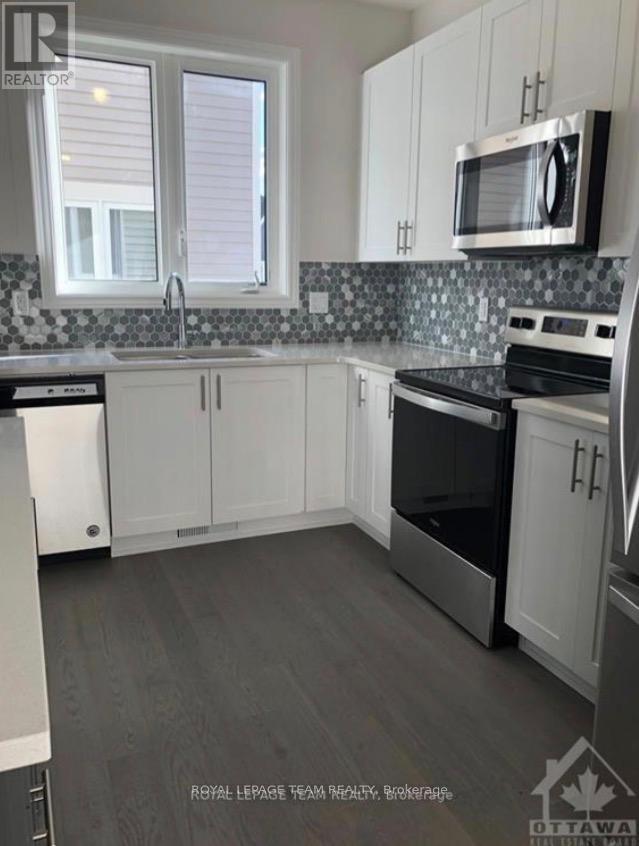 514 Loury Row, Ottawa, Ontario  K1W 0M7 - Photo 3 - X13523672