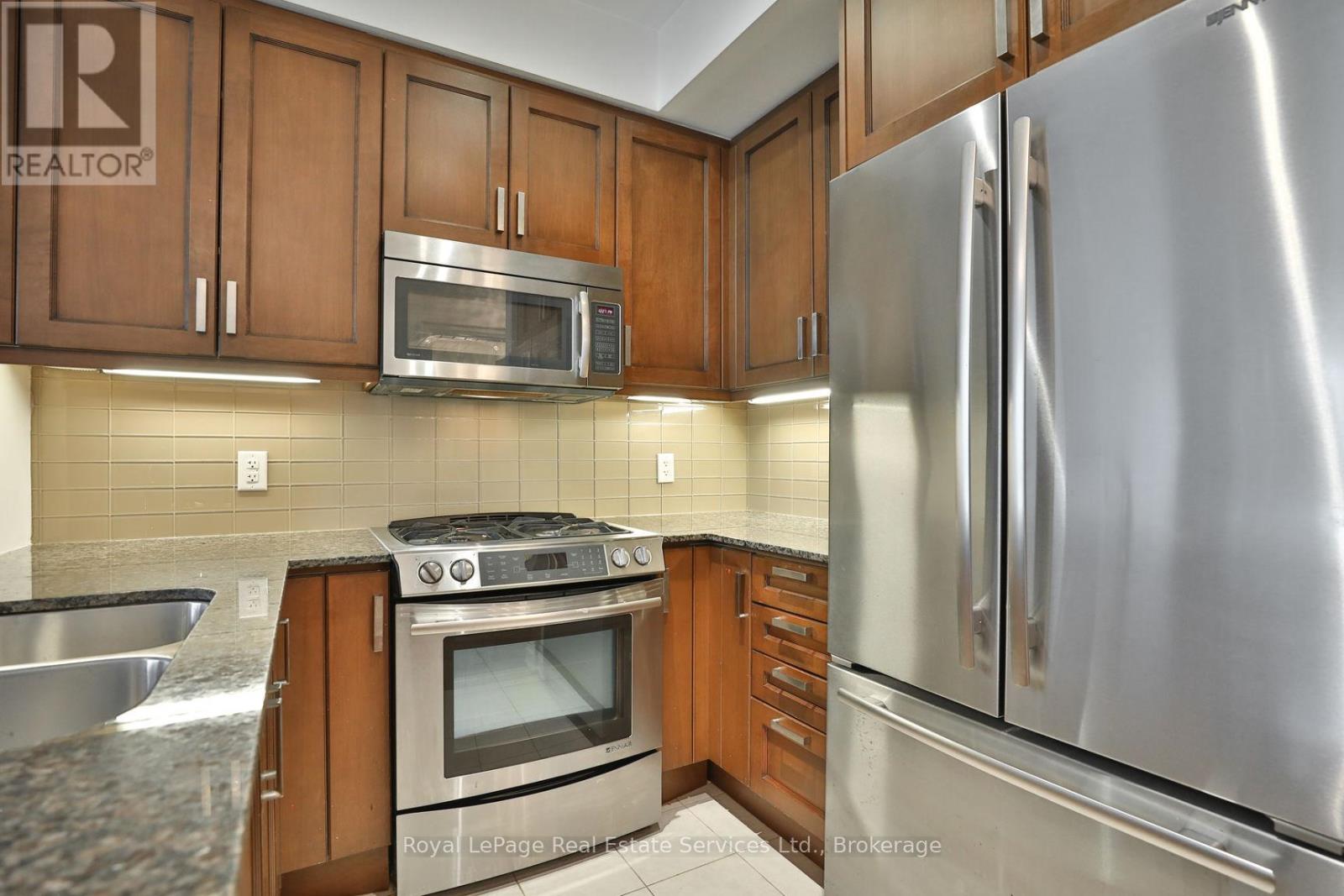 219 - 11 Bronte Road, Oakville, Ontario  L6L 0E1 - Photo 17 - W13523668