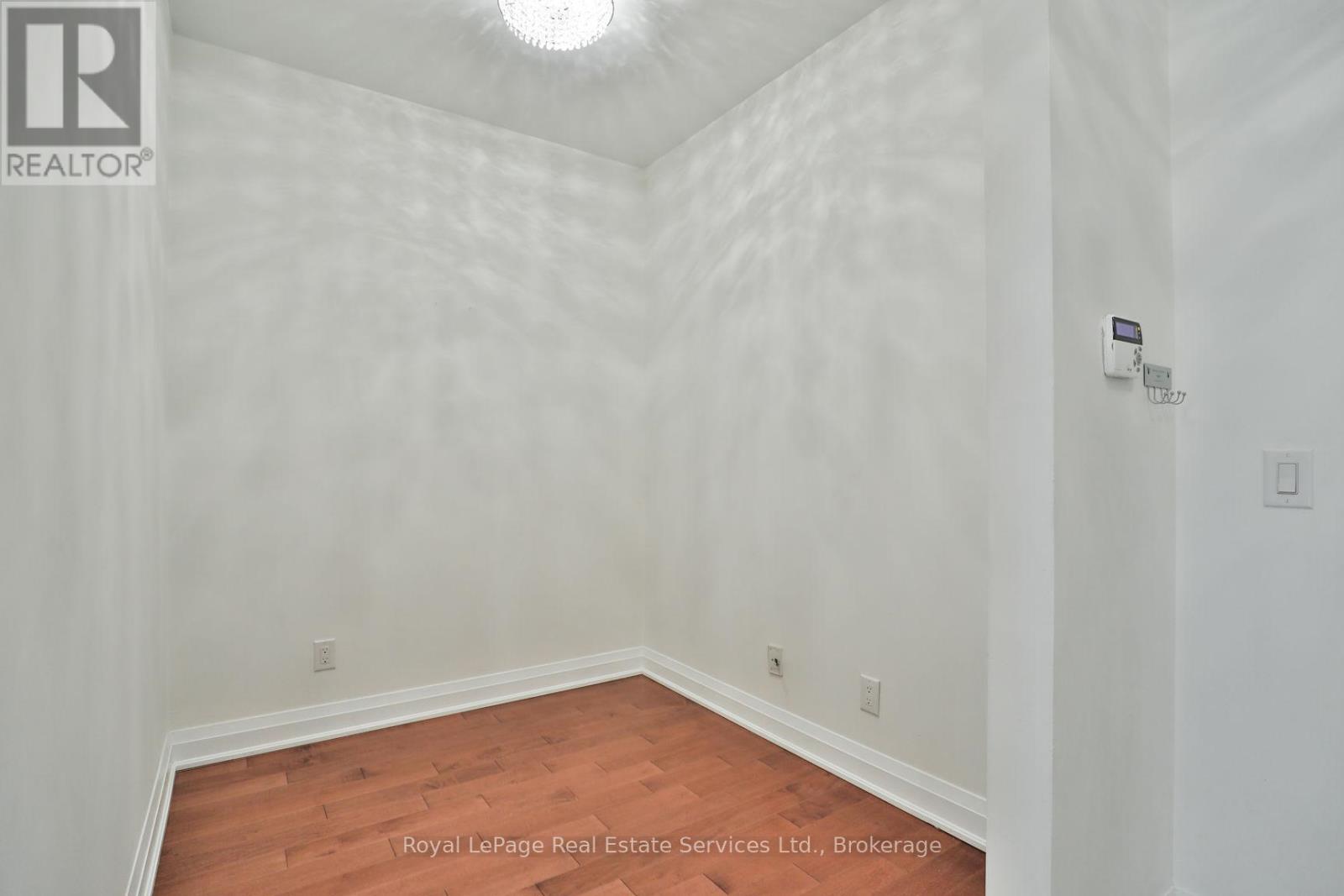 219 - 11 Bronte Road, Oakville, Ontario  L6L 0E1 - Photo 8 - W13523668