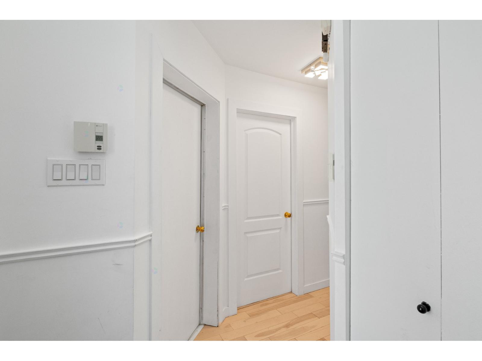 323 Rue des Vosges Laval (Vimont) Quebec Canada H7K9Z7 3