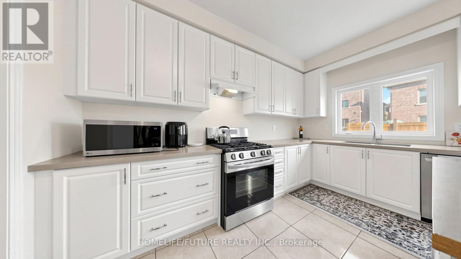 21 Pietrowski Drive, Georgina, Ontario  L4P 0J7 - Photo 25 - N13523536