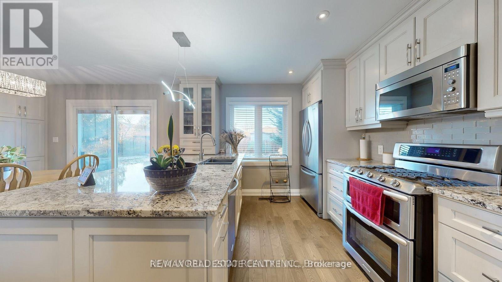 10 Suburban Drive, Mississauga, Ontario  L5N 1G5 - Photo 10 - W13523644