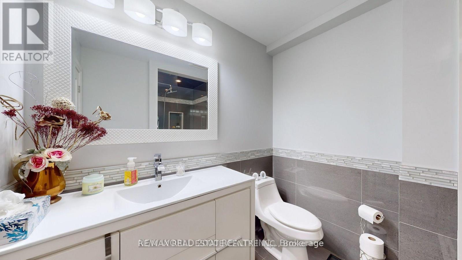 10 Suburban Drive, Mississauga, Ontario  L5N 1G5 - Photo 19 - W13523644