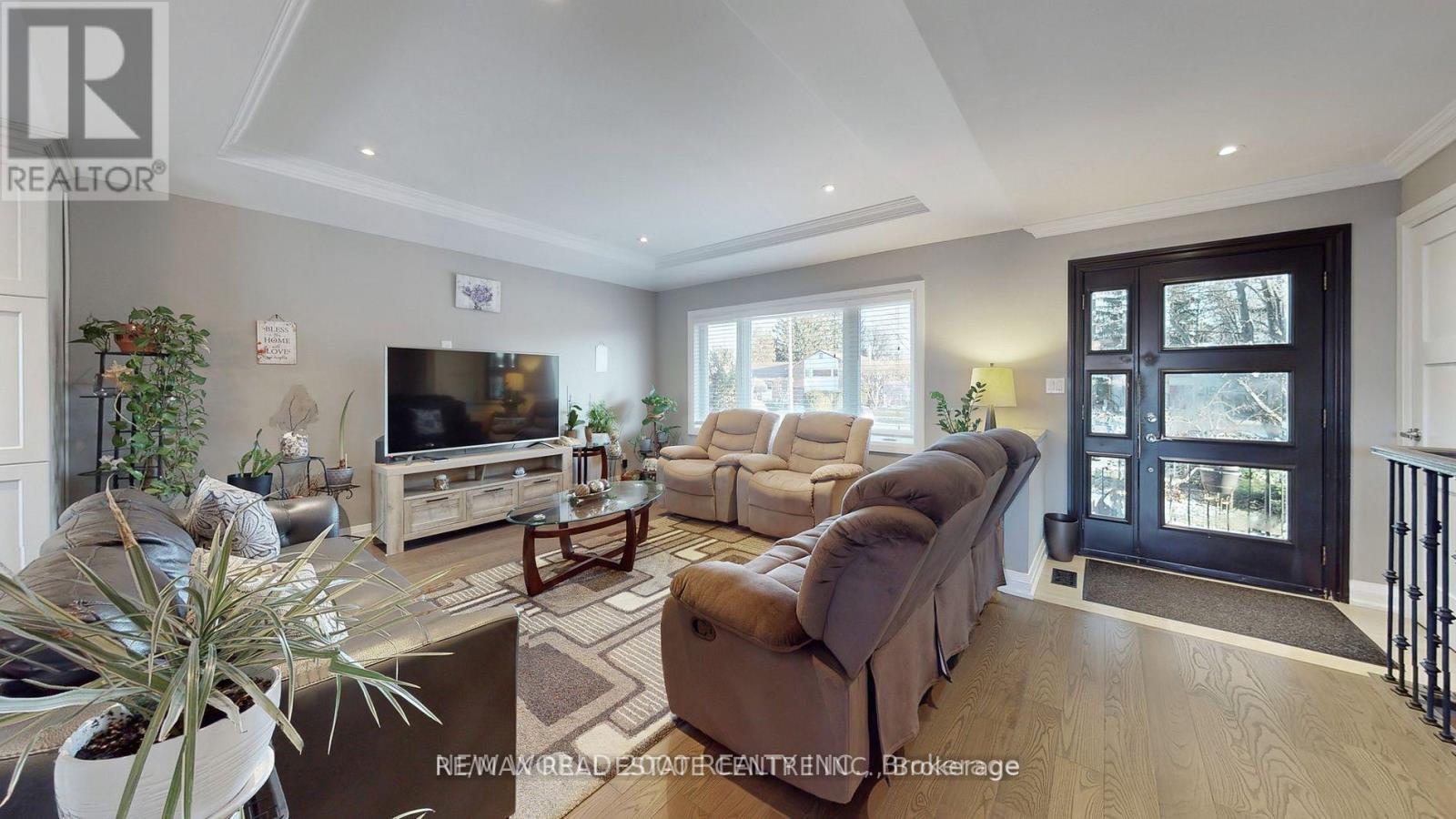 10 Suburban Drive, Mississauga, Ontario  L5N 1G5 - Photo 4 - W13523644