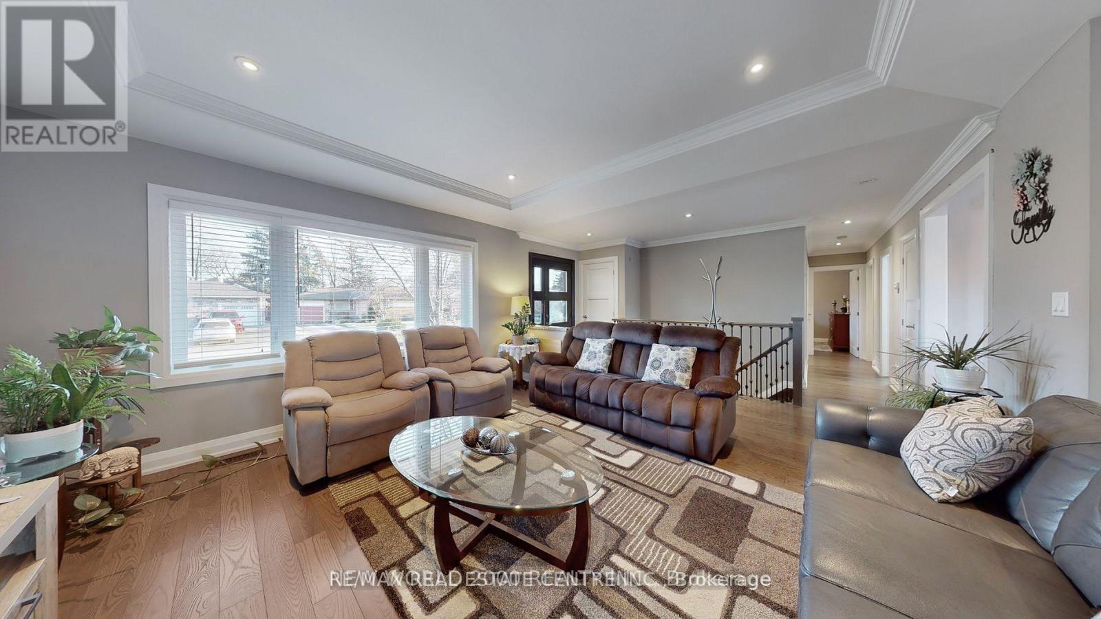 10 Suburban Drive, Mississauga, Ontario  L5N 1G5 - Photo 5 - W13523644