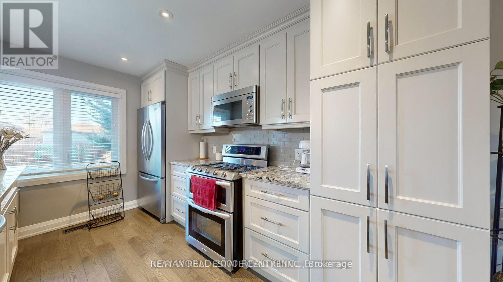 10 Suburban Drive, Mississauga, Ontario  L5N 1G5 - Photo 9 - W13523644