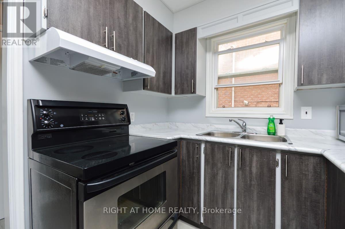 9 Donald Avenue, Toronto, Ontario  M6M 1J7 - Photo 3 - W13523682