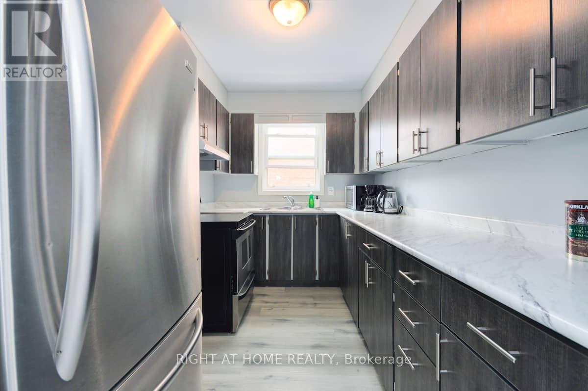 9 Donald Avenue, Toronto, Ontario  M6M 1J7 - Photo 4 - W13523682