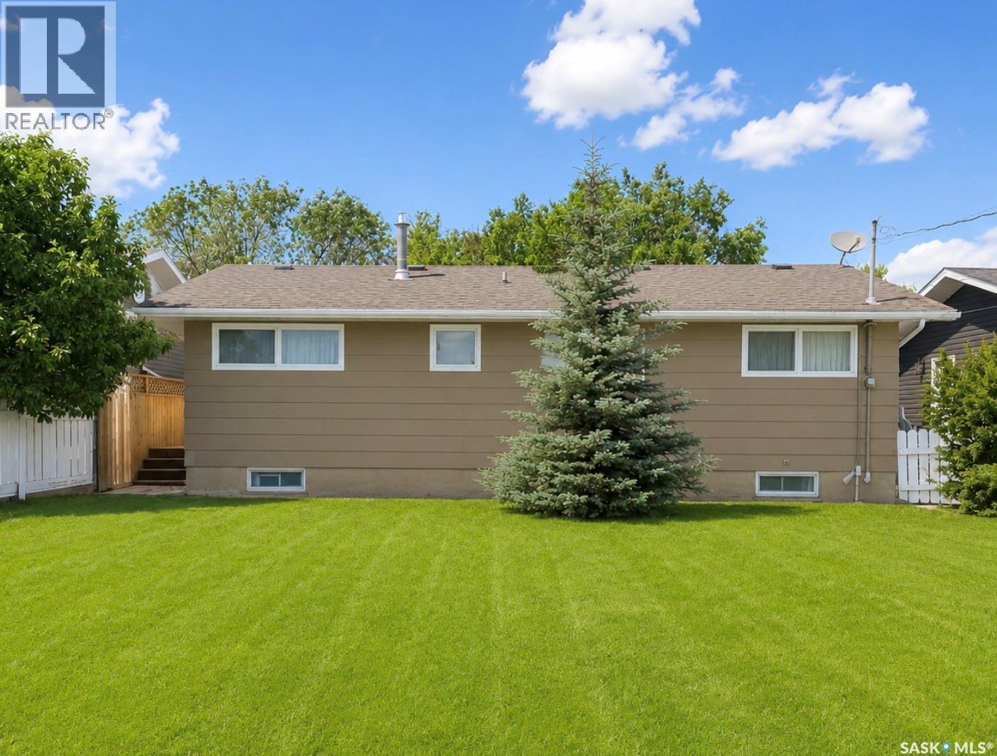 605 5th Avenue W, Assiniboia, Saskatchewan  S0H 0B0 - Photo 2 - SK041512