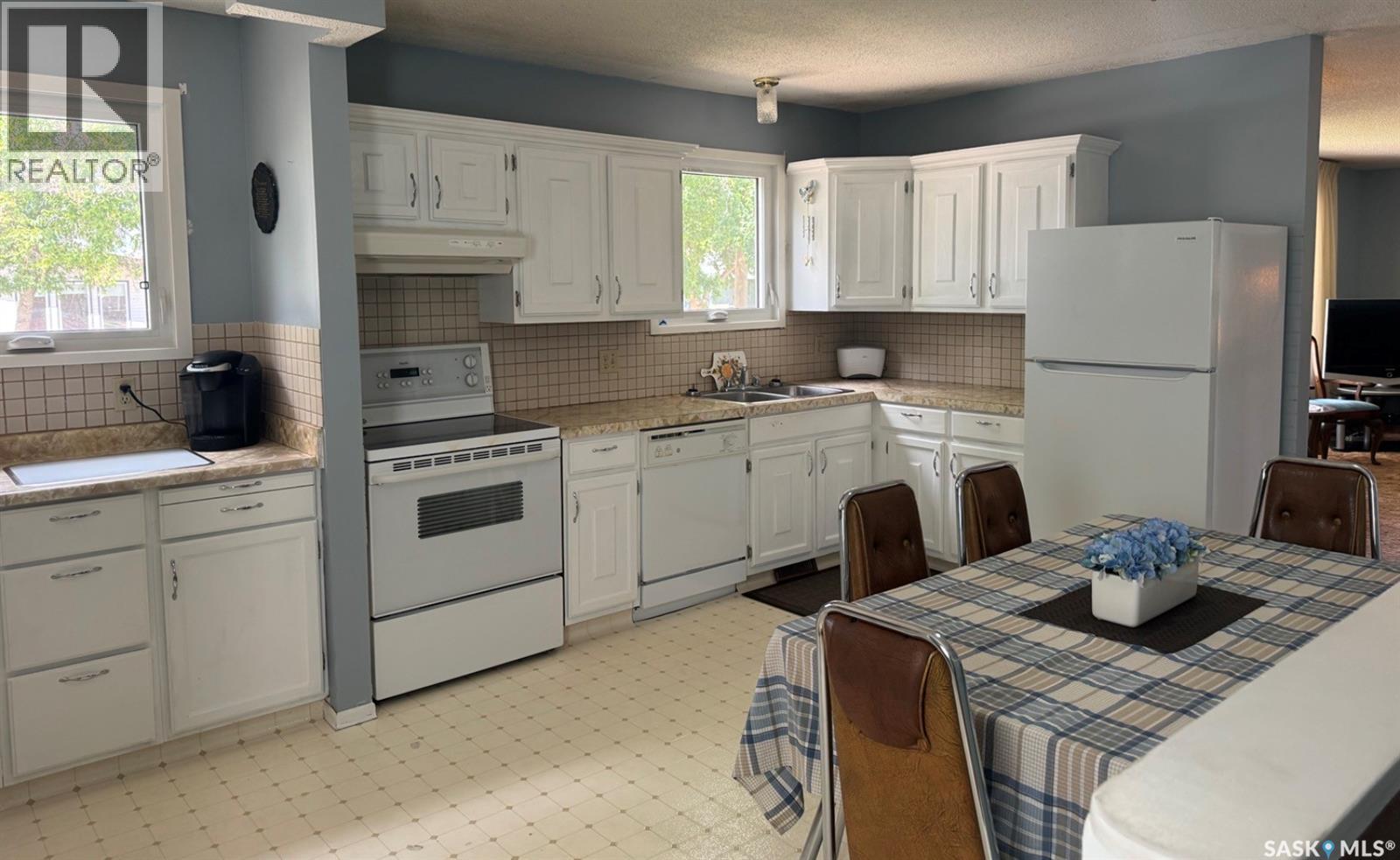 605 5th Avenue W, Assiniboia, Saskatchewan  S0H 0B0 - Photo 5 - SK041512