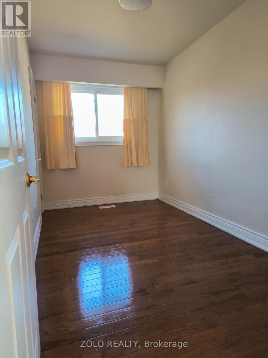 Main Floor - 4 Cloebury Court, Toronto, Ontario  M2R 1V8 - Photo 2 - C13523722