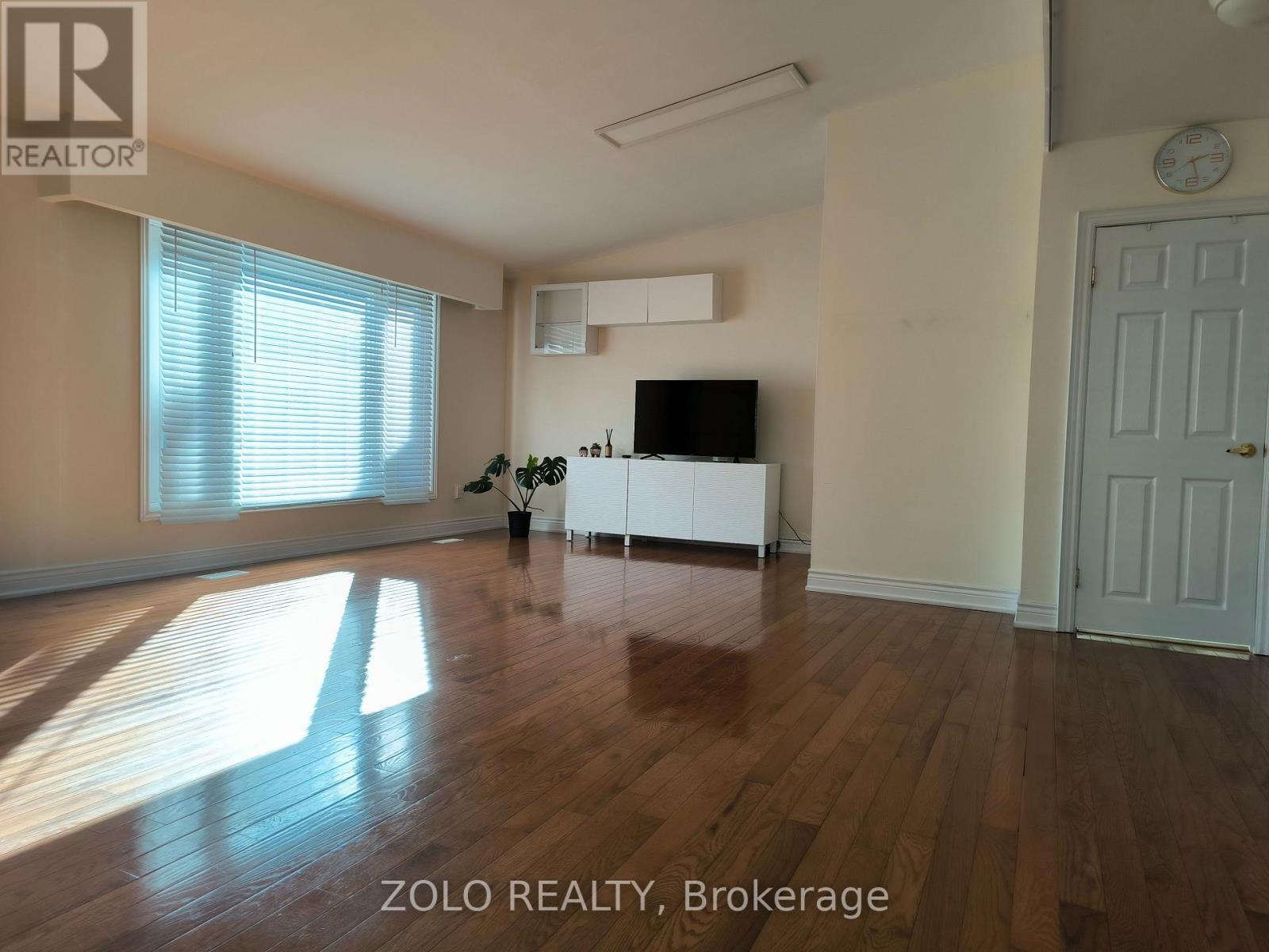 Main Floor - 4 Cloebury Court, Toronto, Ontario  M2R 1V8 - Photo 4 - C13523722