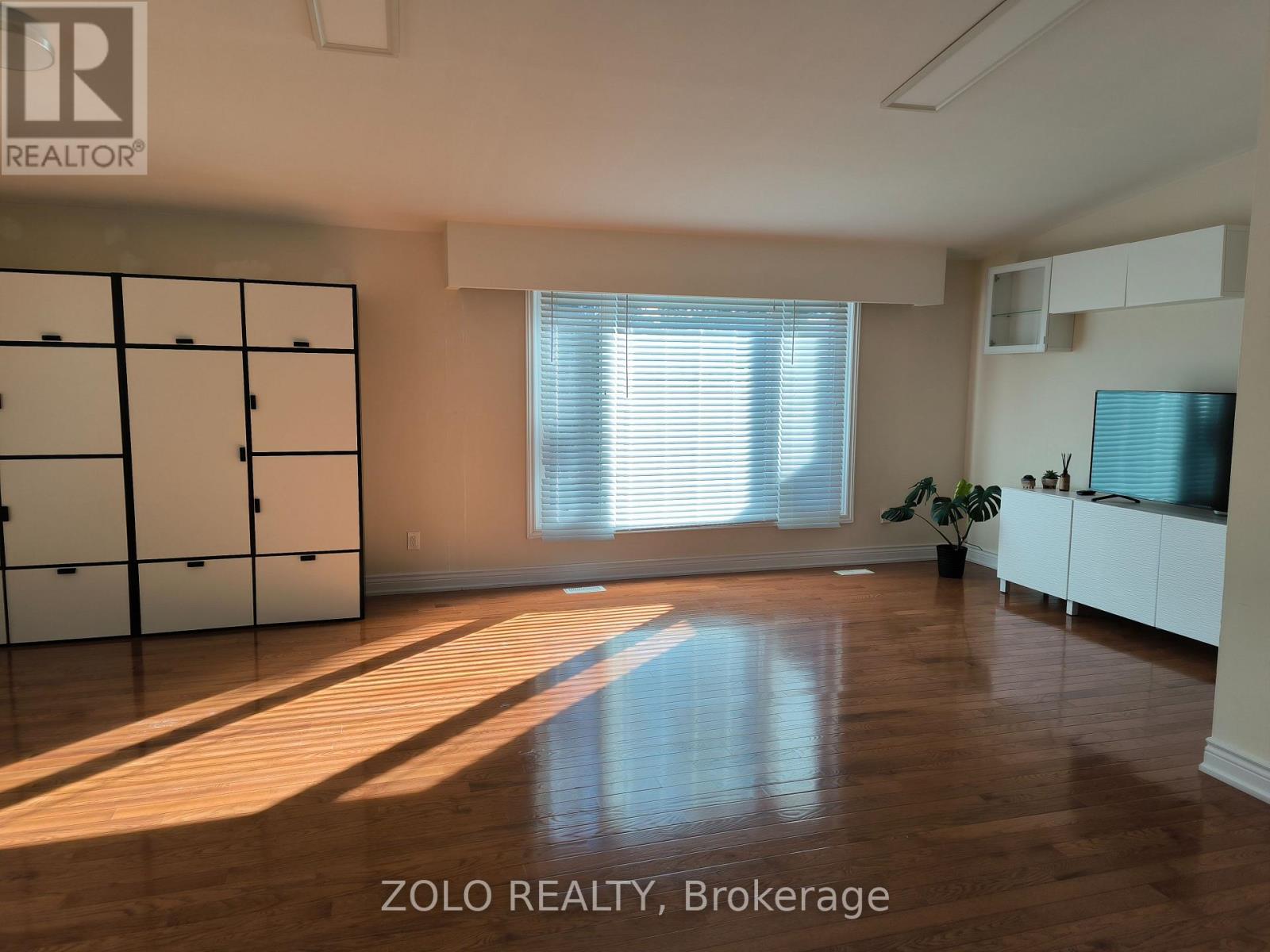 Main Floor - 4 Cloebury Court, Toronto, Ontario  M2R 1V8 - Photo 5 - C13523722