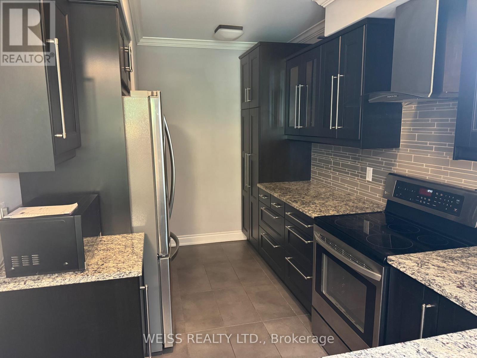 221 - 18 William Carson Crescent, Toronto, Ontario  M2P 2G6 - Photo 2 - C13172138