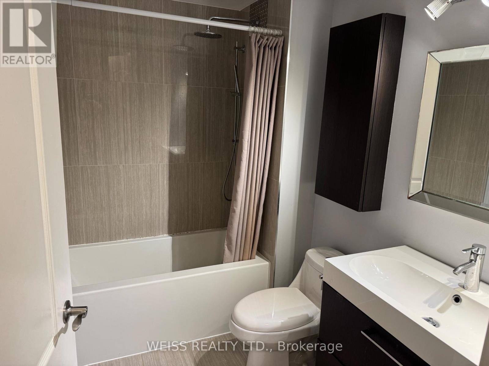 221 - 18 William Carson Crescent, Toronto, Ontario  M2P 2G6 - Photo 3 - C13172138