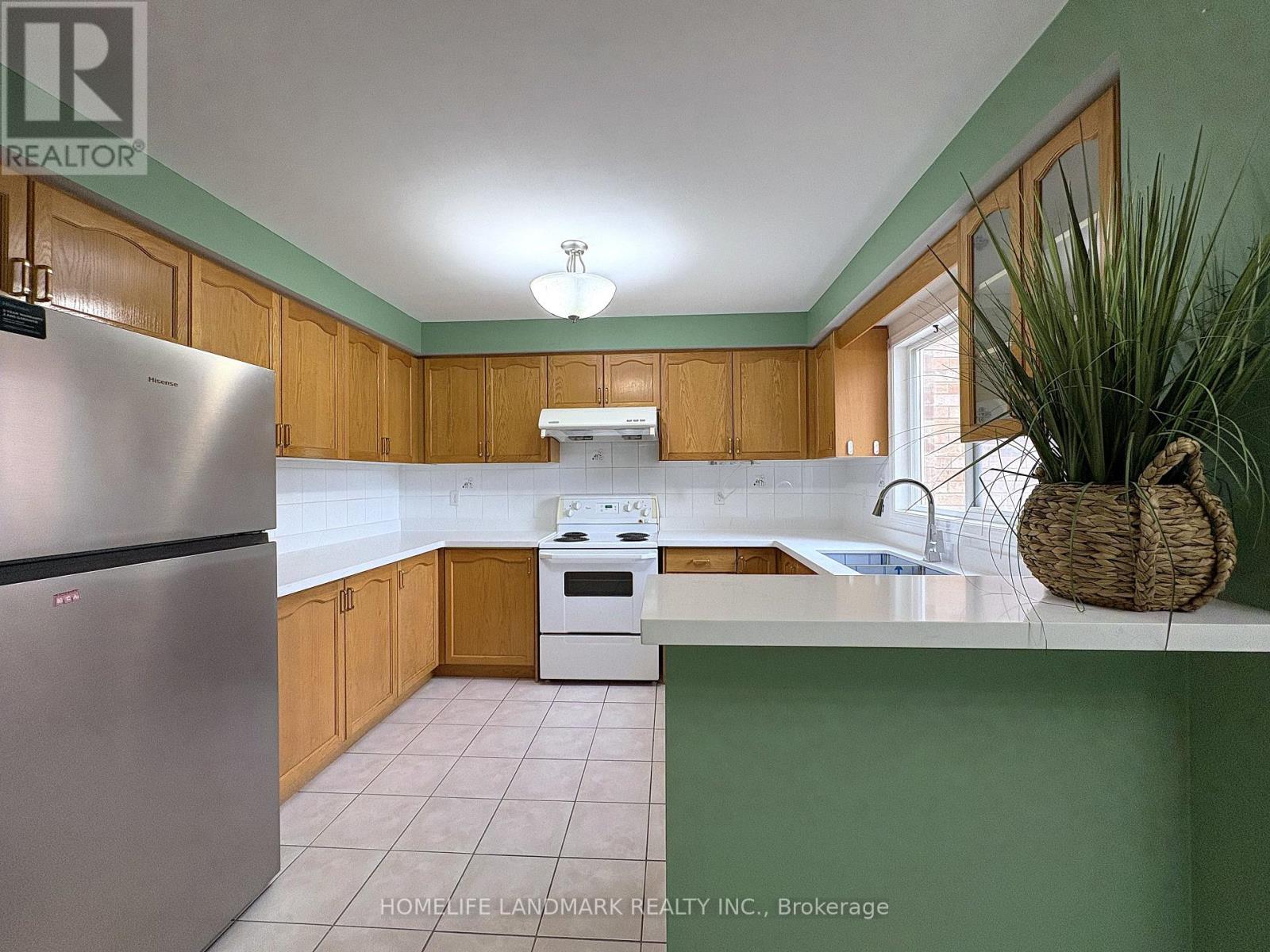 65 Cariglia Trail, Markham, Ontario  L3R 4X1 - Photo 8 - N13522408