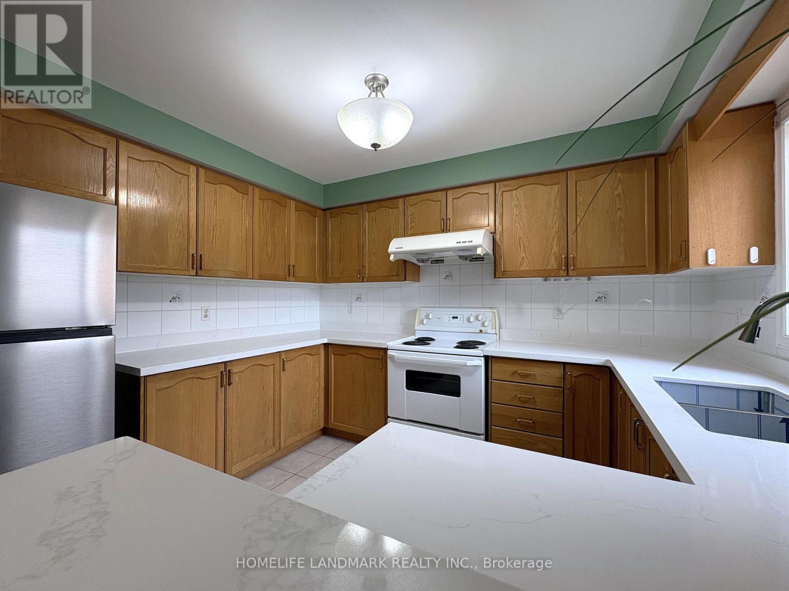 65 Cariglia Trail, Markham, Ontario  L3R 4X1 - Photo 9 - N13522408