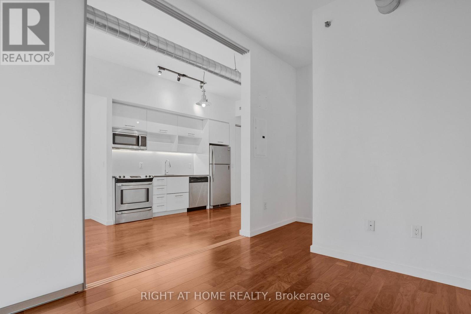 306 - 32 Trolley Crescent, Toronto, Ontario  M5A 0E8 - Photo 15 - C13523778