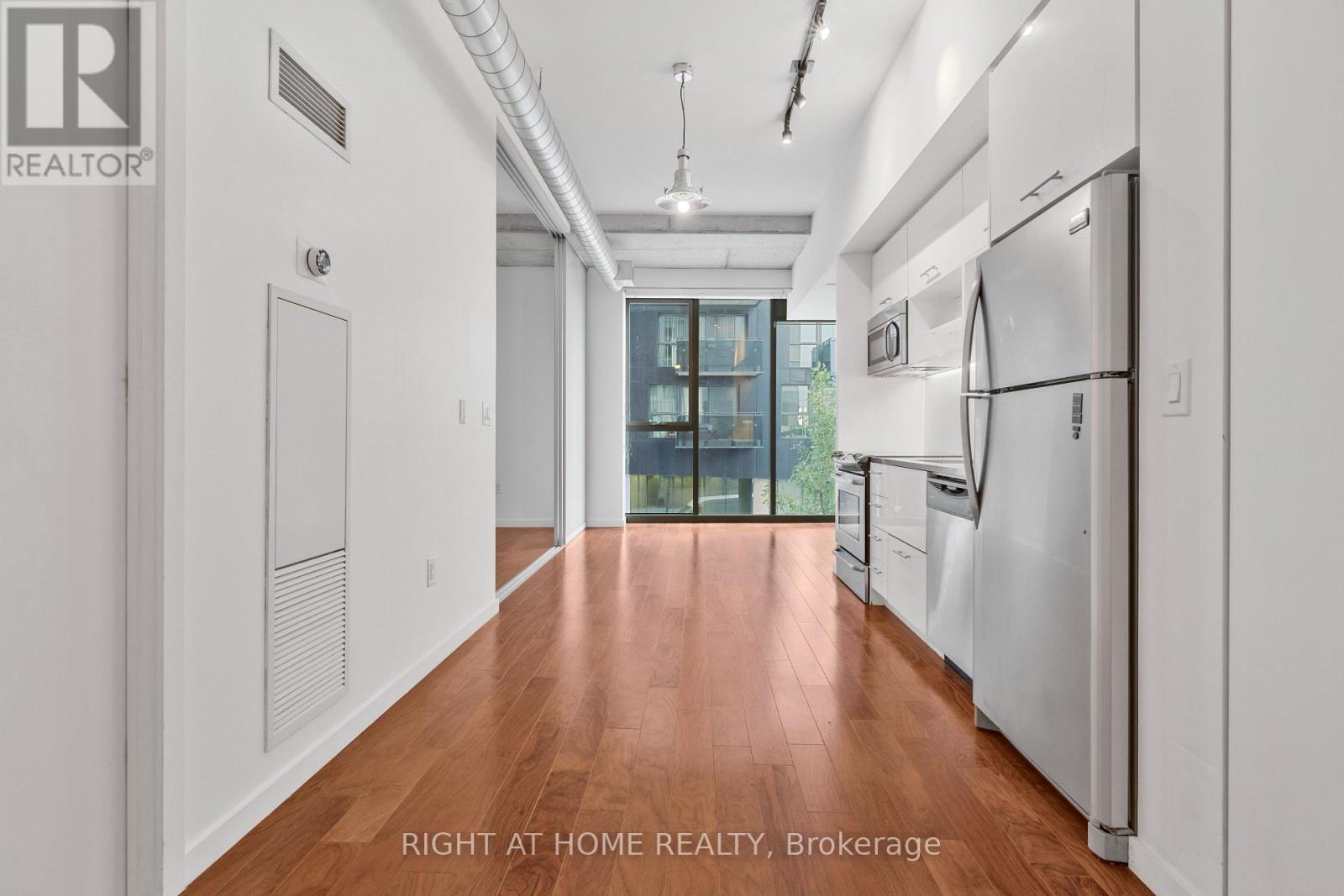 306 - 32 Trolley Crescent, Toronto, Ontario  M5A 0E8 - Photo 4 - C13523778