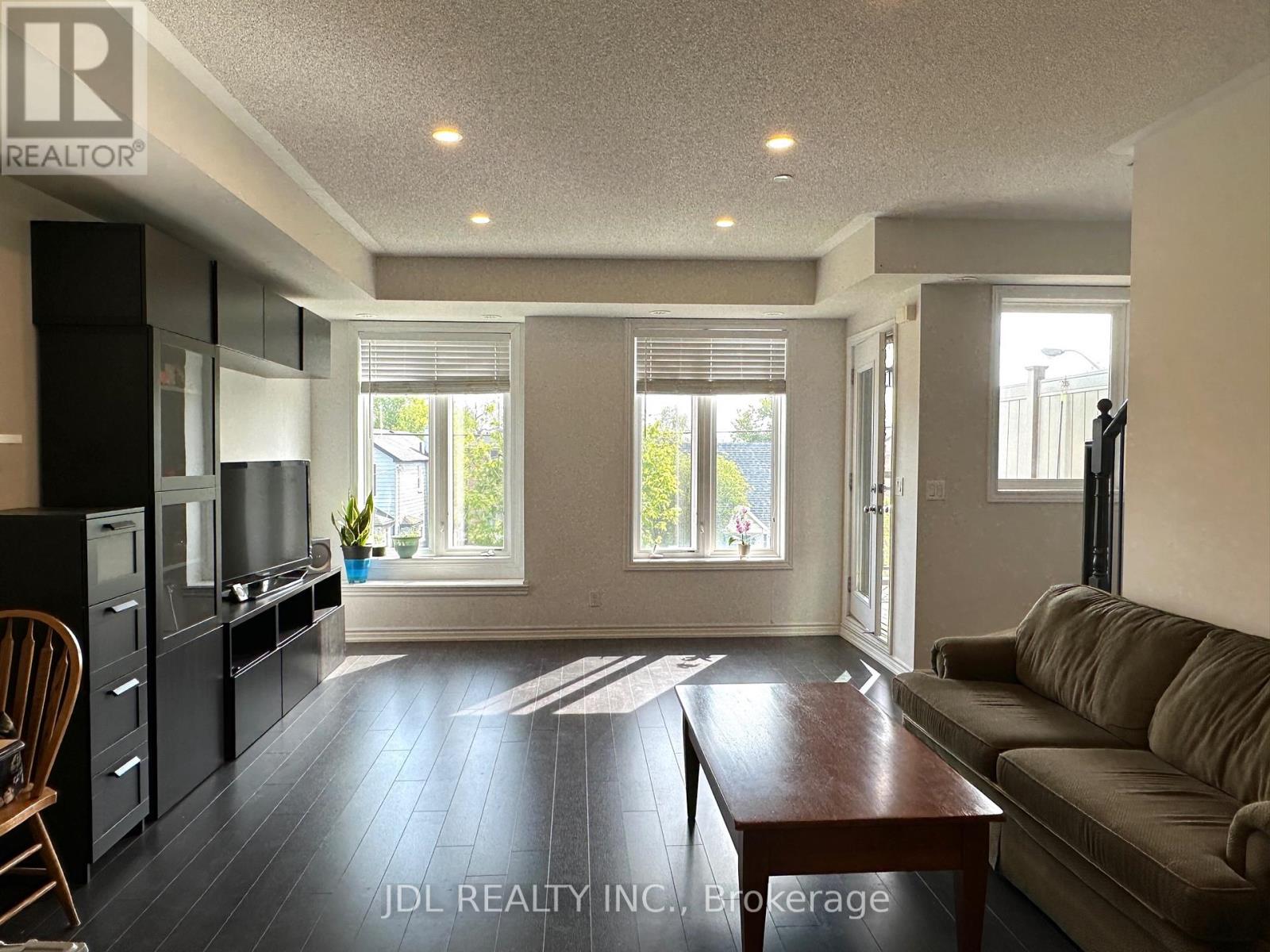 #7 - 10 Carnation Avenue, Toronto, Ontario  M8V 0B8 - Photo 4 - W13523756
