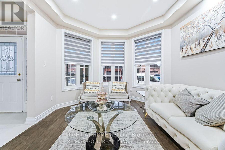 Upper Unit - 29 Laurentide Crescent, Brampton, Ontario  L6P 1Y3 - Photo 3 - W13523770