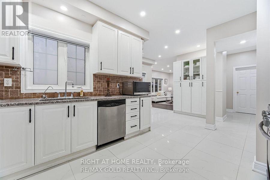 Upper Unit - 29 Laurentide Crescent, Brampton, Ontario  L6P 1Y3 - Photo 9 - W13523770