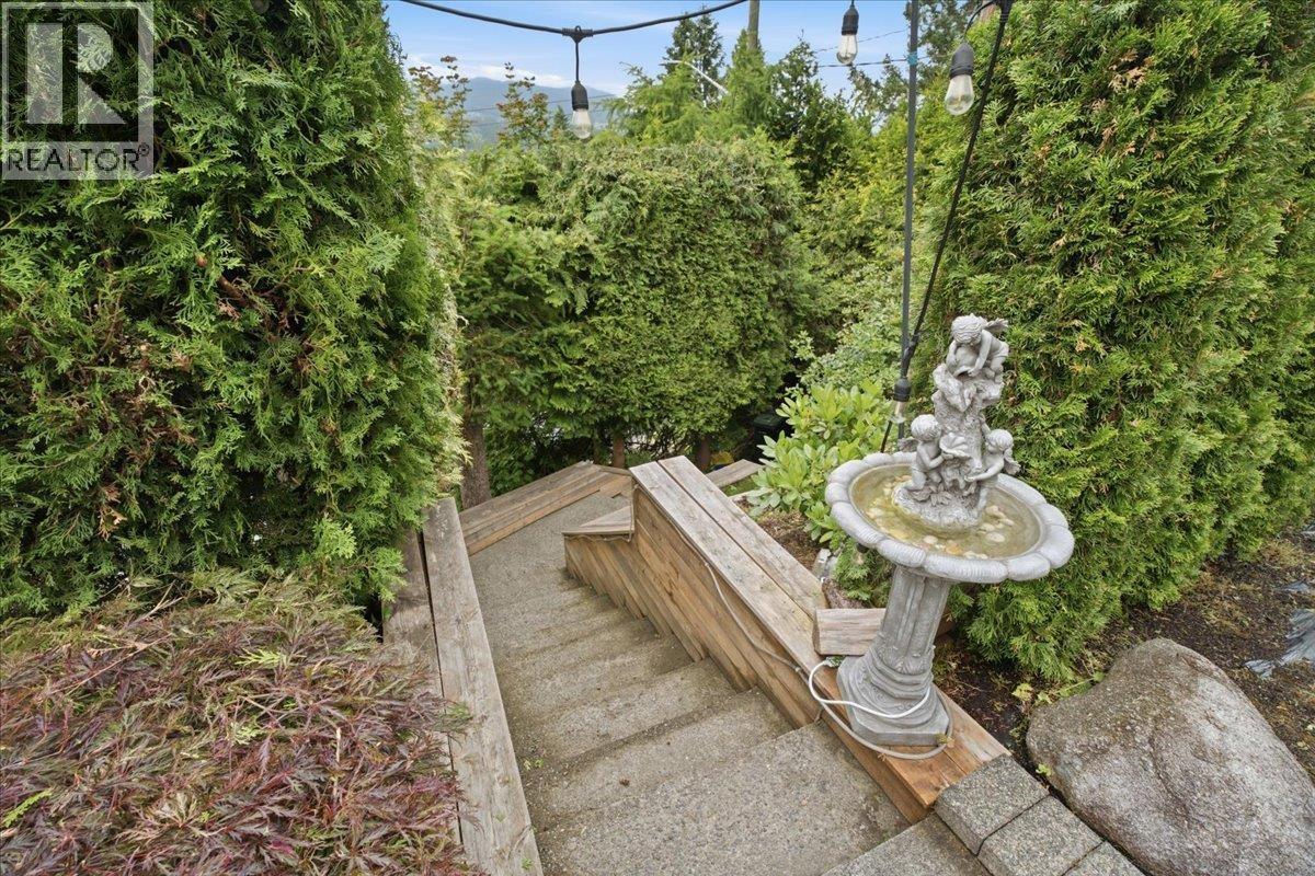 2206 Pinecrest Avenue, Coquitlam, British Columbia  V3J 6T6 - Photo 2 - R3142752