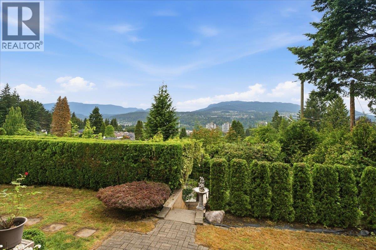 2206 Pinecrest Avenue, Coquitlam, British Columbia  V3J 6T6 - Photo 4 - R3142752