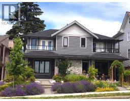 422 6TH STREET, North Vancouver, British Columbia