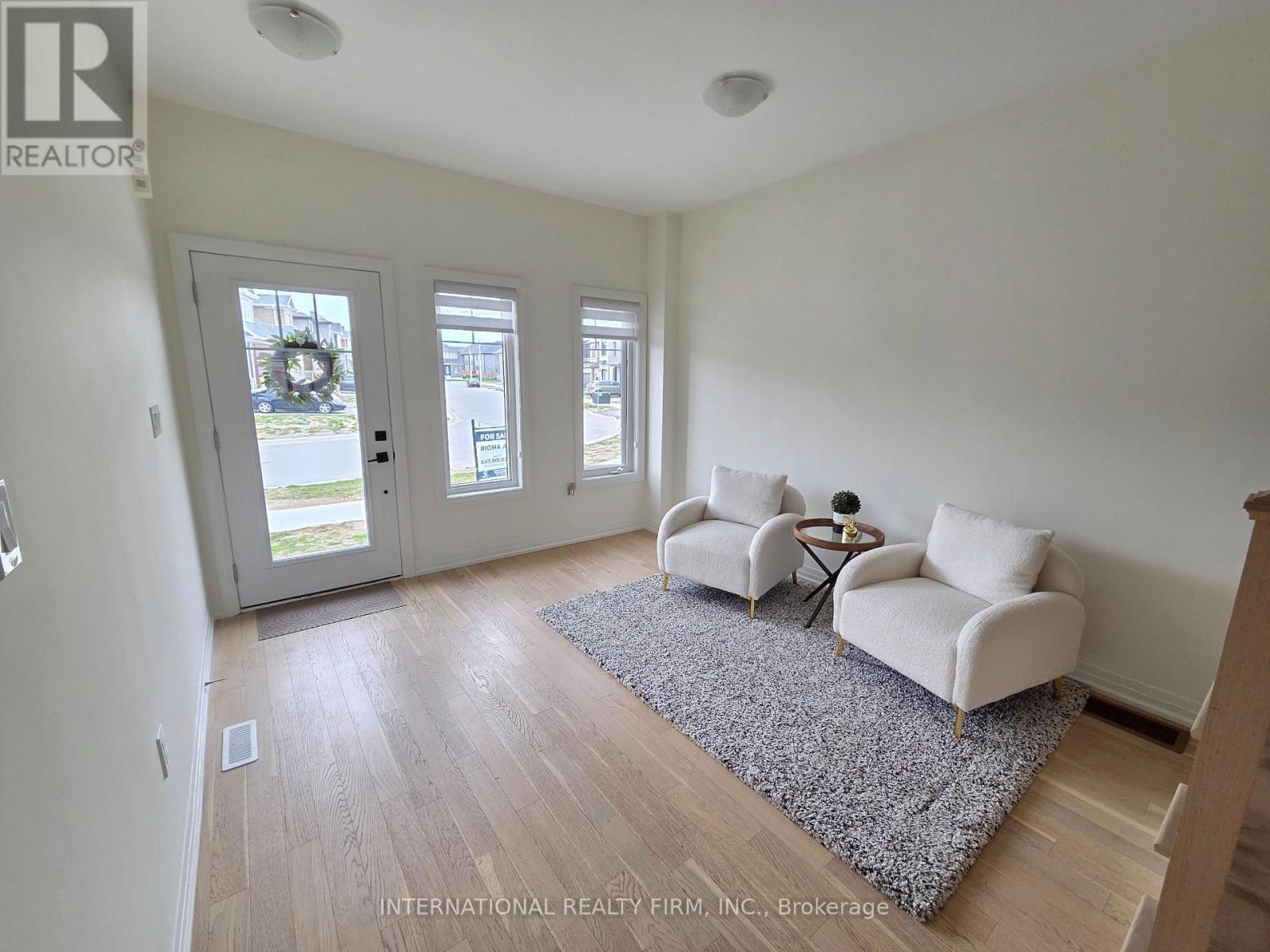 23 Harvest Crescent, Barrie, Ontario L9J 0T3 - Photo 4 - S13523808