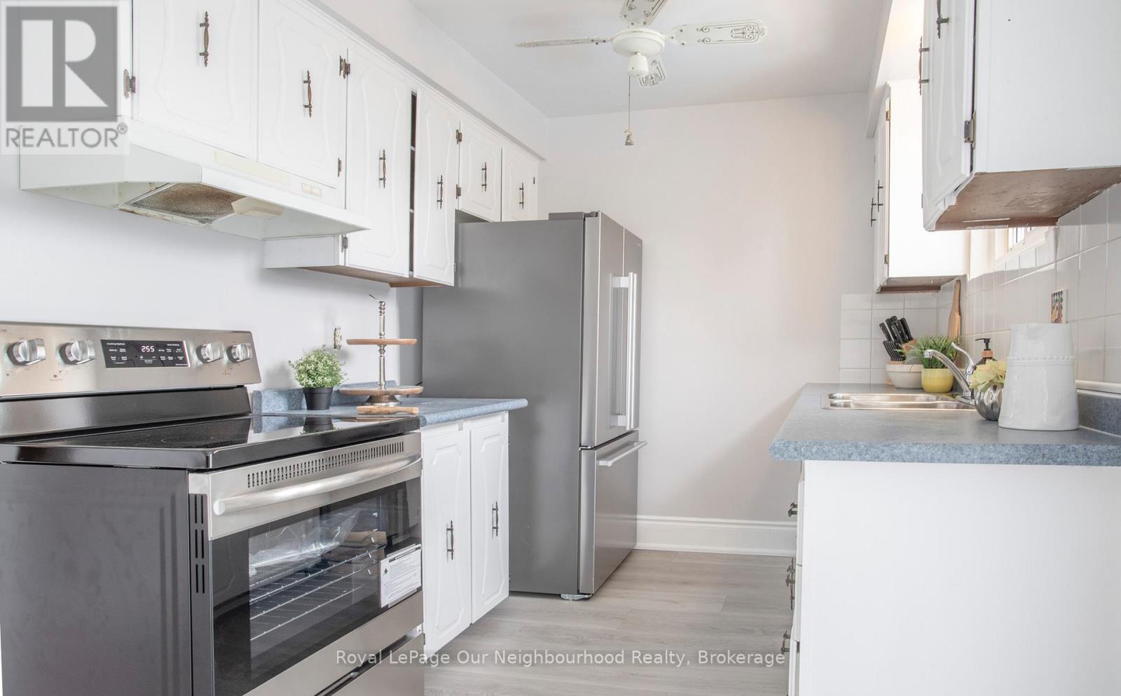 708 Waverly Street N, Oshawa, Ontario  L1J 6C3 - Photo 11 - E13523862