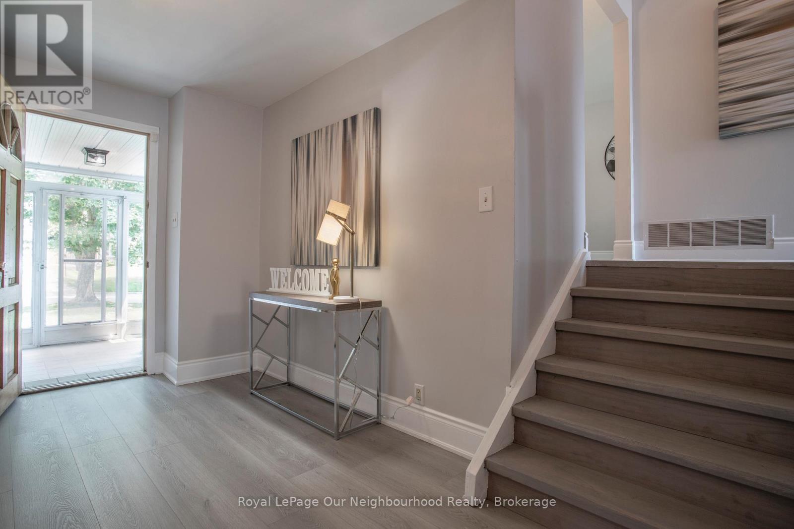 708 Waverly Street N, Oshawa, Ontario  L1J 6C3 - Photo 4 - E13523862