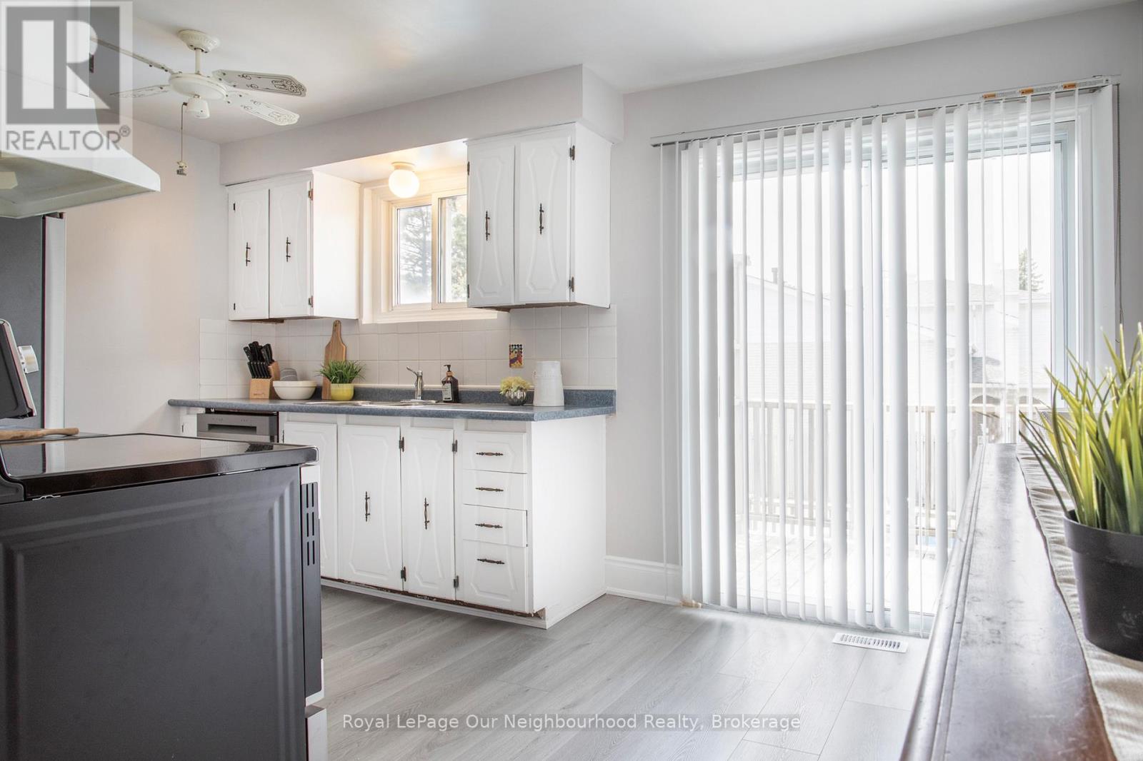 708 Waverly Street N, Oshawa, Ontario  L1J 6C3 - Photo 9 - E13523862