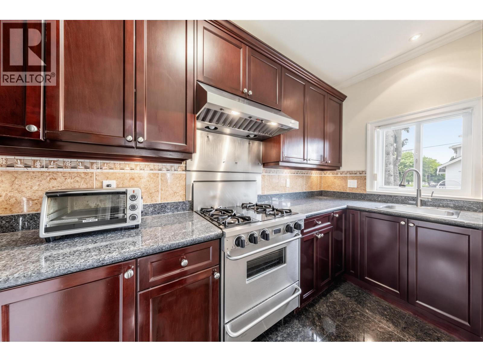 6899 Fleming Street, Vancouver, British Columbia  V5P 3H4 - Photo 12 - R3142416