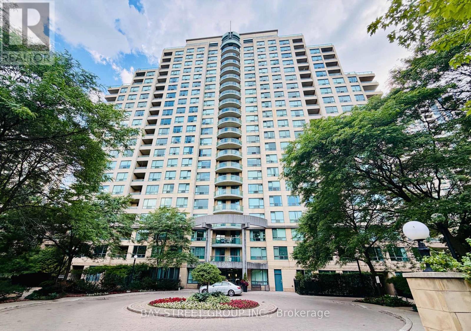 2002 - 238 DORIS AVENUE, Toronto, Ontario