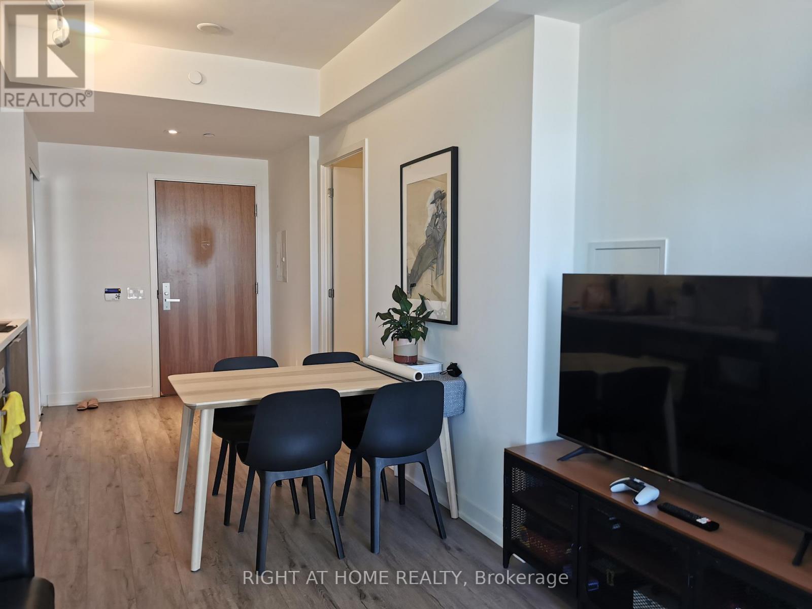 1307 - 15 Queens Quay E, Toronto, Ontario  M5E 0A4 - Photo 2 - C13523874