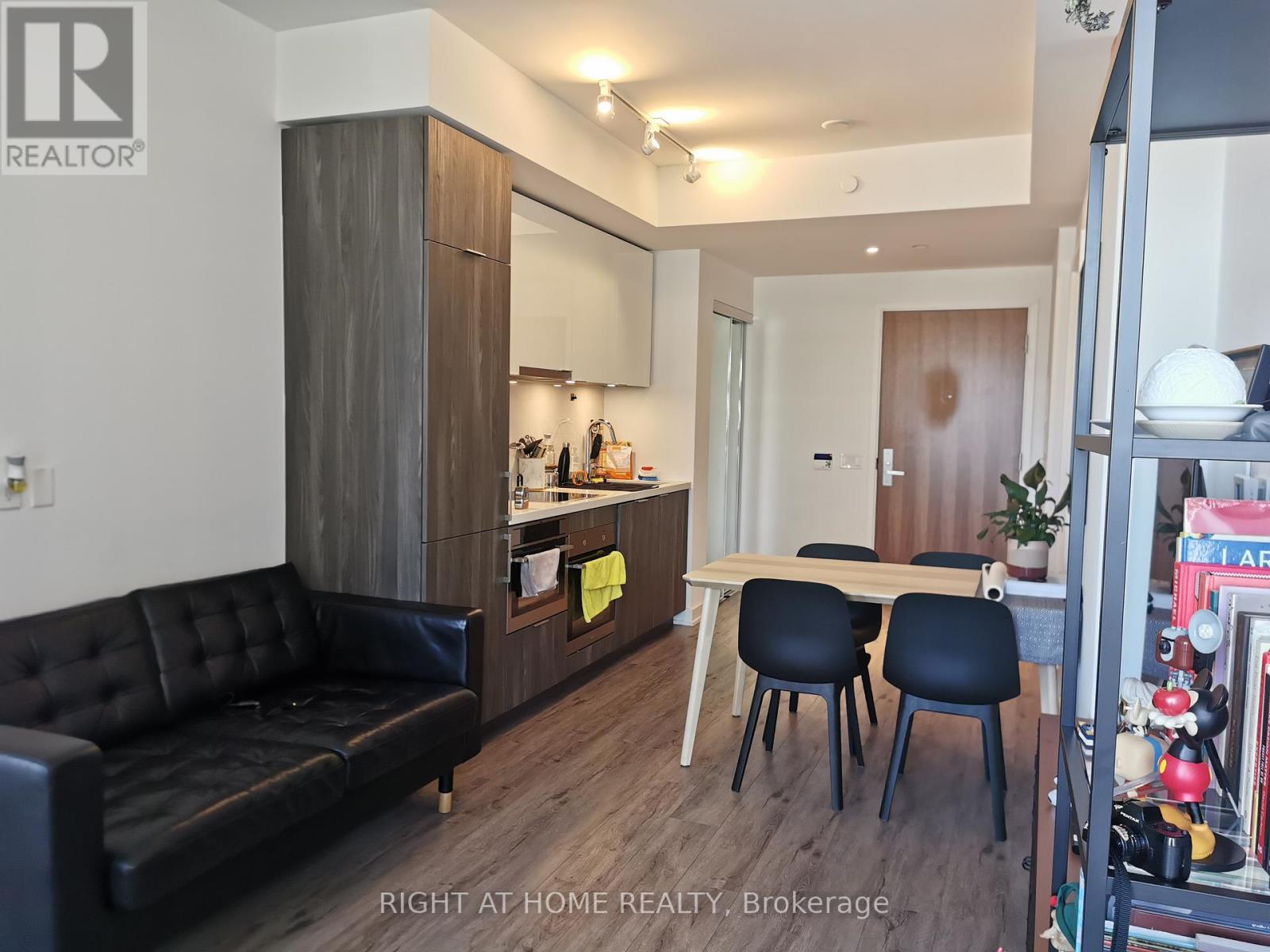 1307 - 15 Queens Quay E, Toronto, Ontario  M5E 0A4 - Photo 3 - C13523874