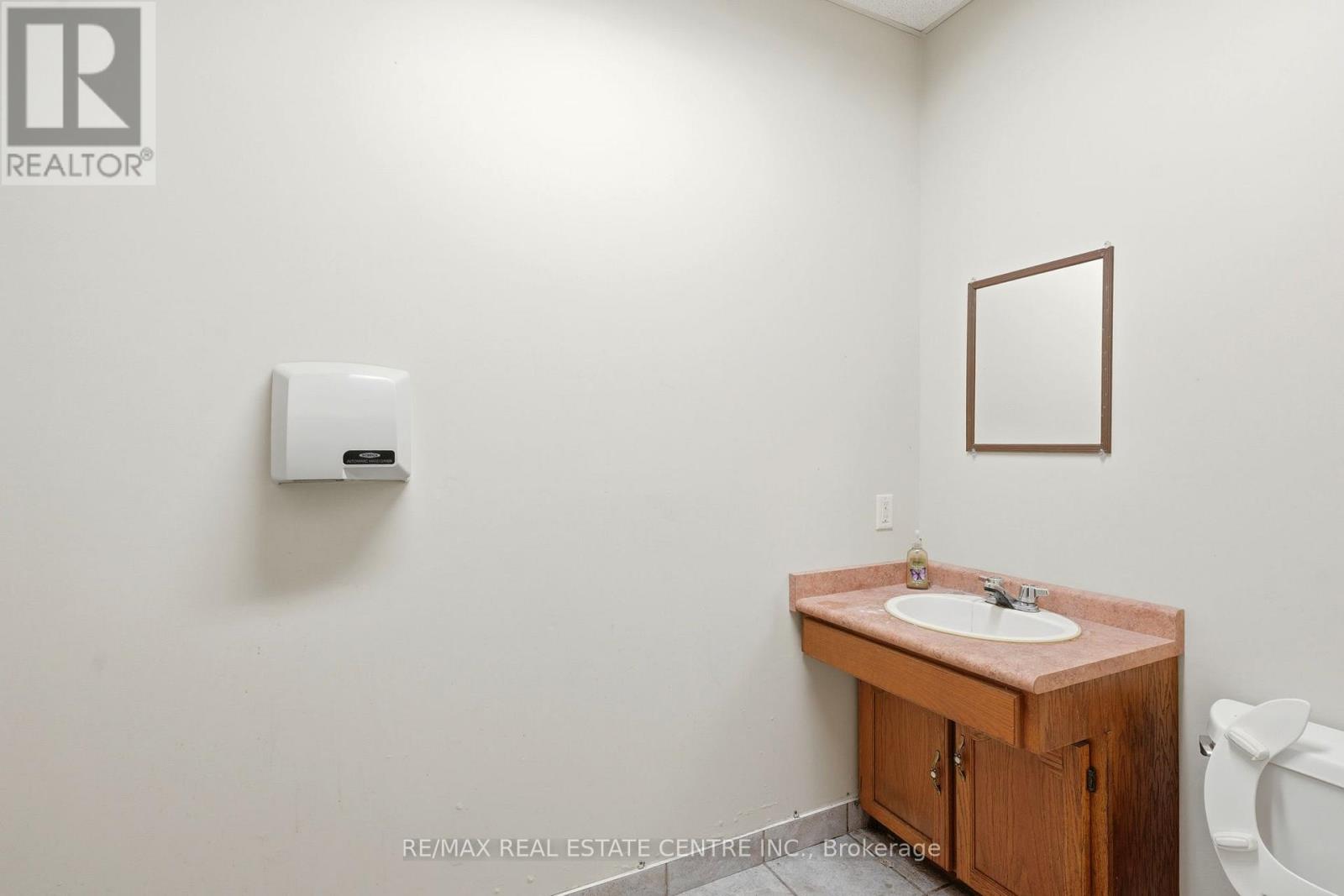 B1 - 45 Wyndham Street N, Guelph, Ontario  N1H 4E4 - Photo 8 - X13523878