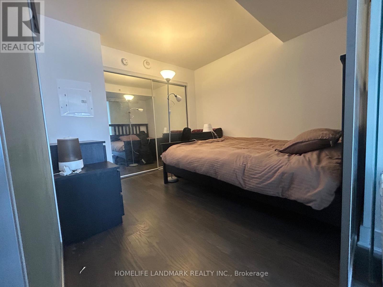 1516 - 955 BAY STREET, Toronto, Ontario