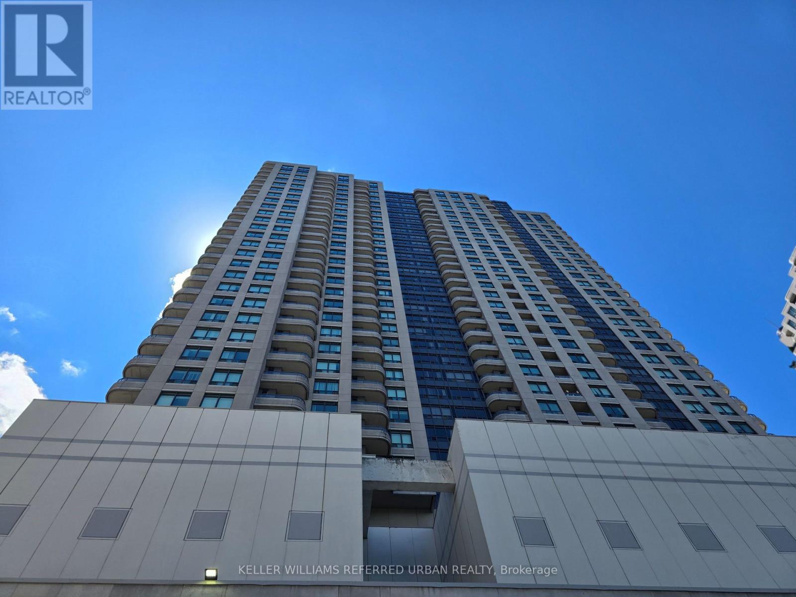 810 - 8 HILLCREST AVENUE, Toronto, Ontario
