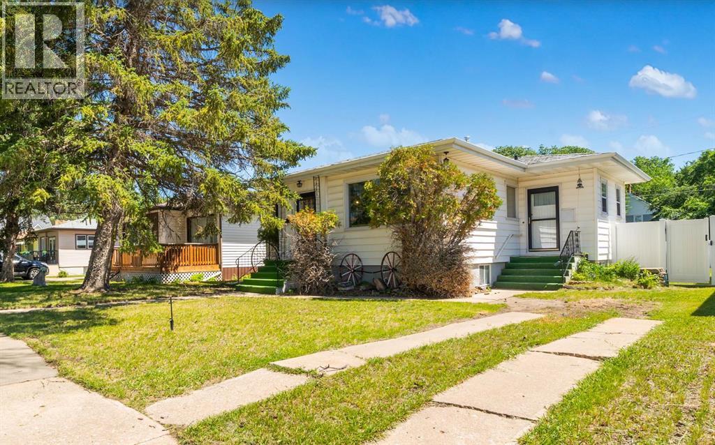 121 5 Street SE, medicine hat, Alberta