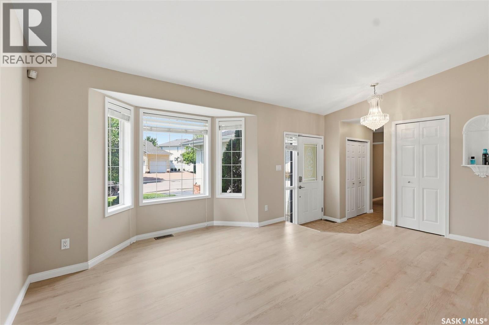 246 Brookmore Lane, Saskatoon, Saskatchewan  S7V 1C2 - Photo 9 - SK041209