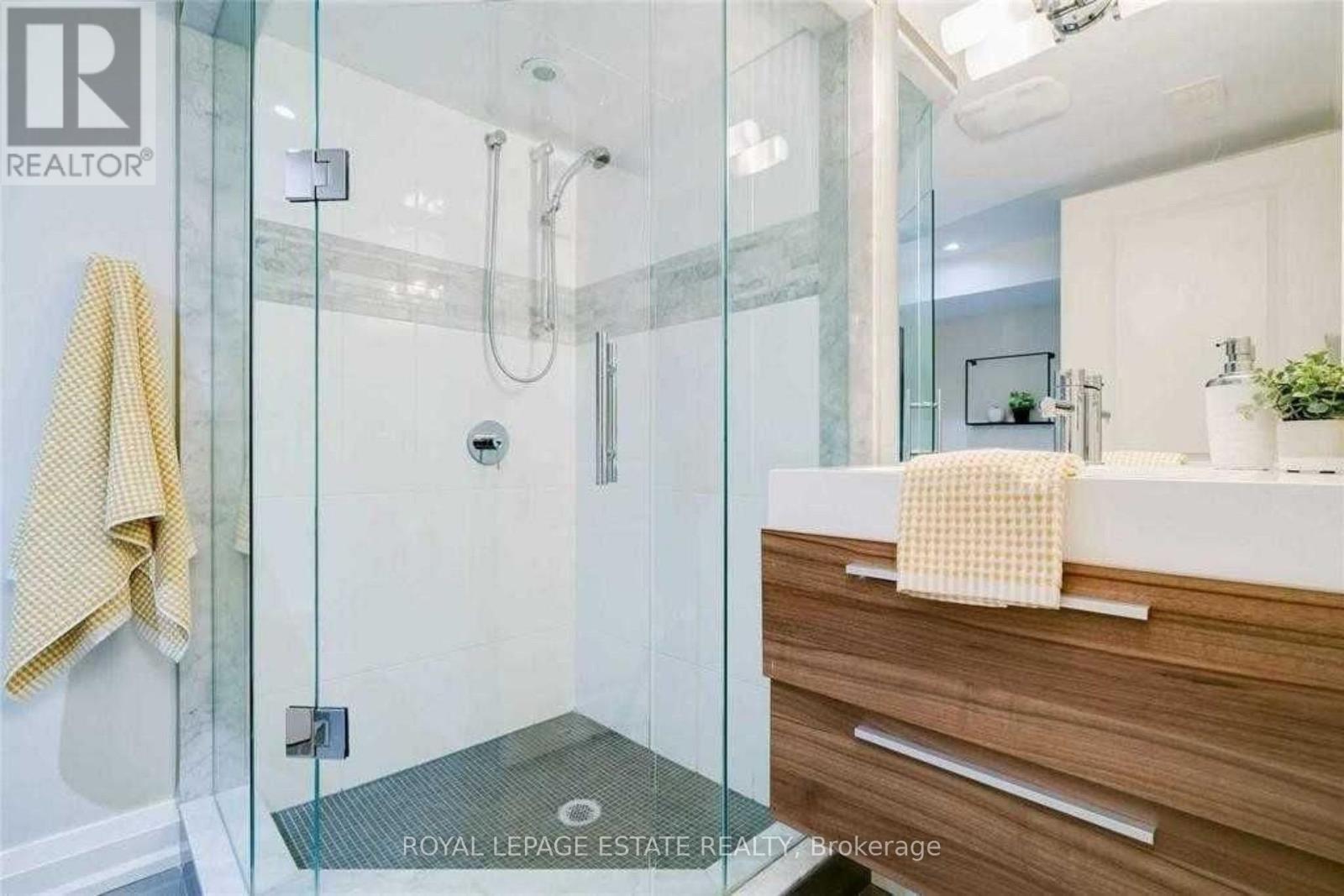 10 Kent Road, Toronto, Ontario  M4L 2X6 - Photo 24 - E13523984
